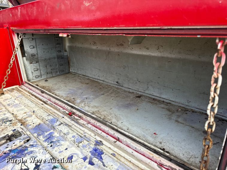 image for item DW6724 2005 GMC Sierra 2500HD utility bed pickup truck