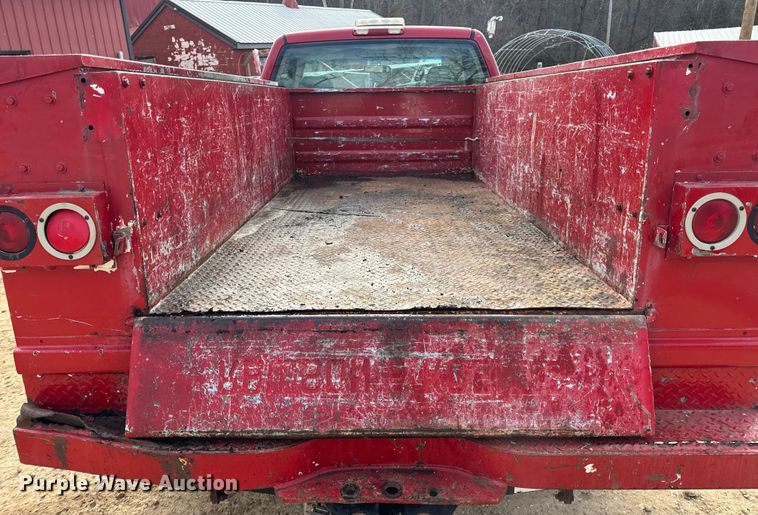 image for item DW6724 2005 GMC Sierra 2500HD utility bed pickup truck