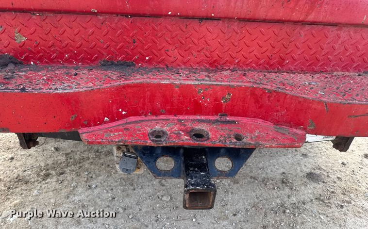 image for item DW6724 2005 GMC Sierra 2500HD utility bed pickup truck