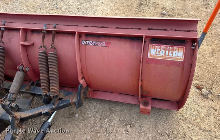 image for item DW6724 2005 GMC Sierra 2500HD utility bed pickup truck