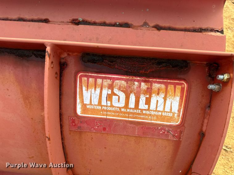 image for item DW6724 2005 GMC Sierra 2500HD utility bed pickup truck