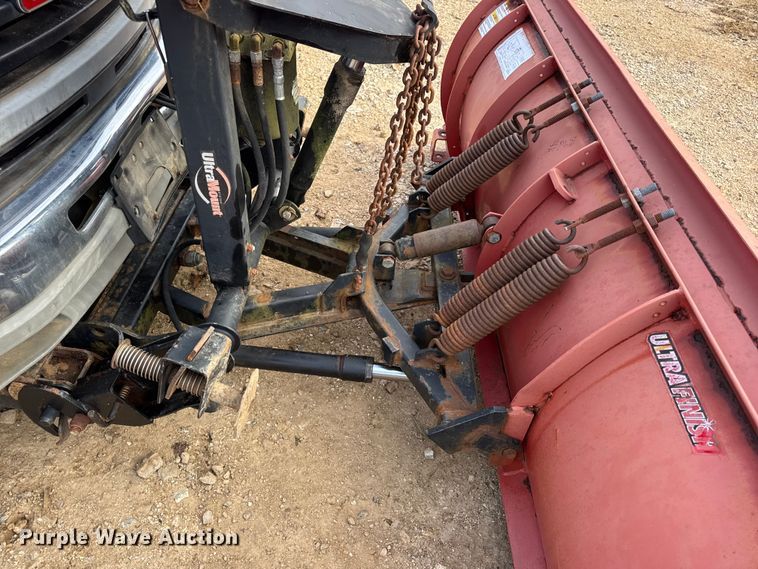 image for item DW6724 2005 GMC Sierra 2500HD utility bed pickup truck