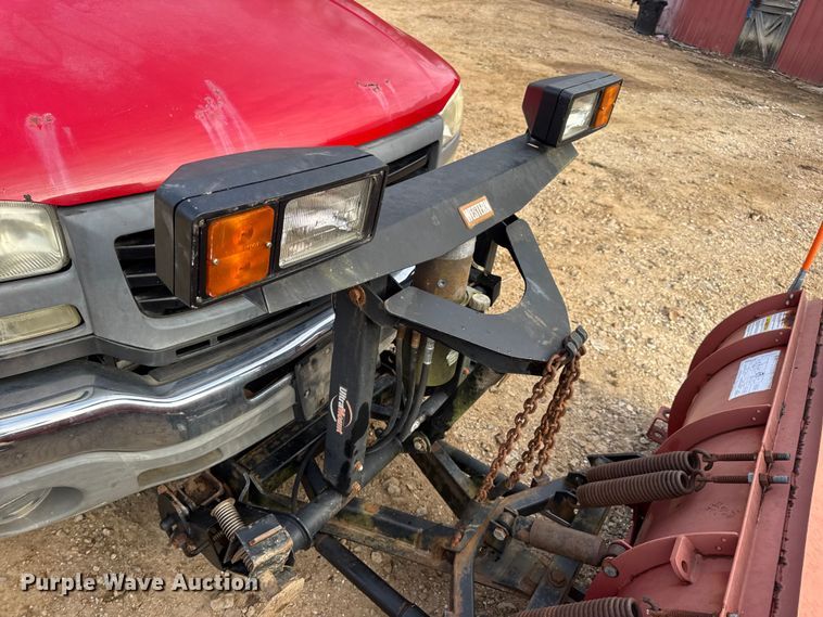 image for item DW6724 2005 GMC Sierra 2500HD utility bed pickup truck