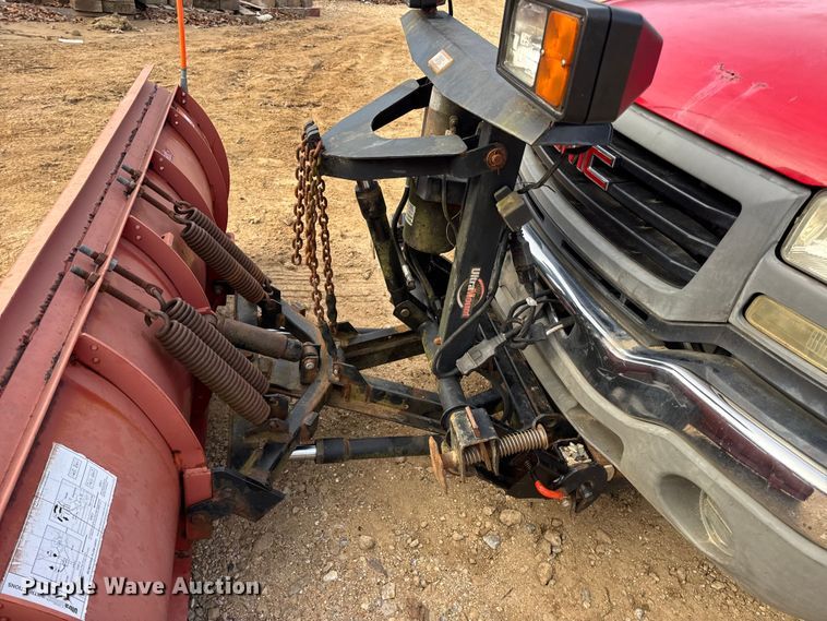 image for item DW6724 2005 GMC Sierra 2500HD utility bed pickup truck