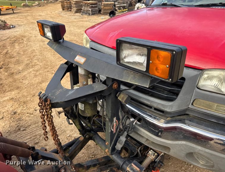 image for item DW6724 2005 GMC Sierra 2500HD utility bed pickup truck