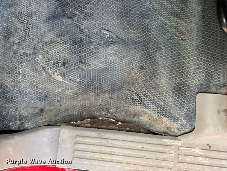 image for item DW6724 2005 GMC Sierra 2500HD utility bed pickup truck