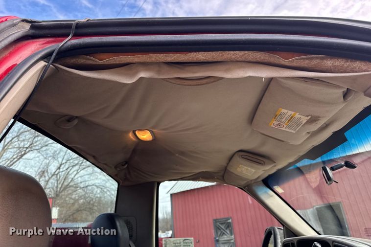 image for item DW6724 2005 GMC Sierra 2500HD utility bed pickup truck