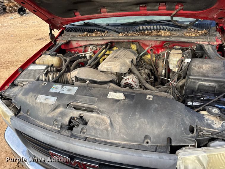 image for item DW6724 2005 GMC Sierra 2500HD utility bed pickup truck