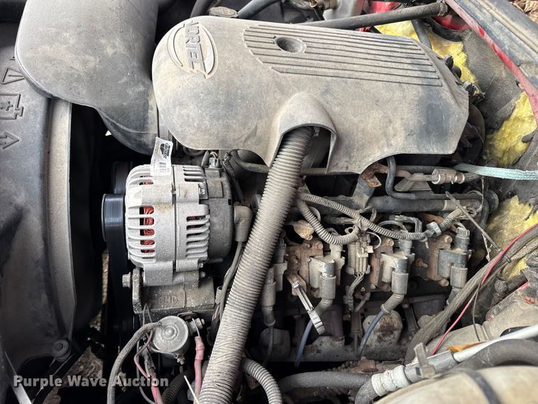 image for item DW6724 2005 GMC Sierra 2500HD utility bed pickup truck