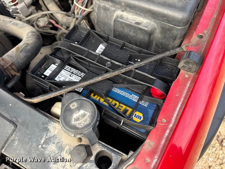 image for item DW6724 2005 GMC Sierra 2500HD utility bed pickup truck