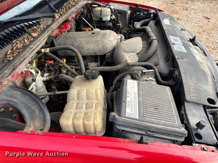 image for item DW6724 2005 GMC Sierra 2500HD utility bed pickup truck