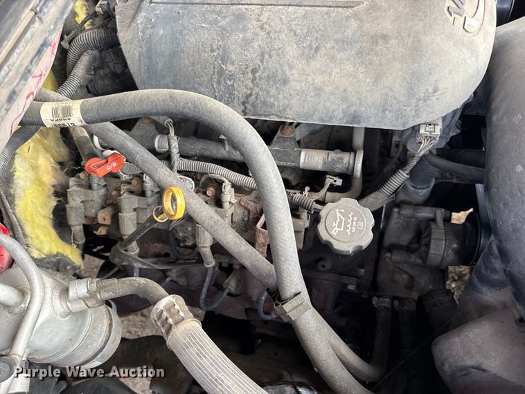 image for item DW6724 2005 GMC Sierra 2500HD utility bed pickup truck