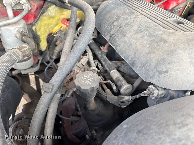 image for item DW6724 2005 GMC Sierra 2500HD utility bed pickup truck