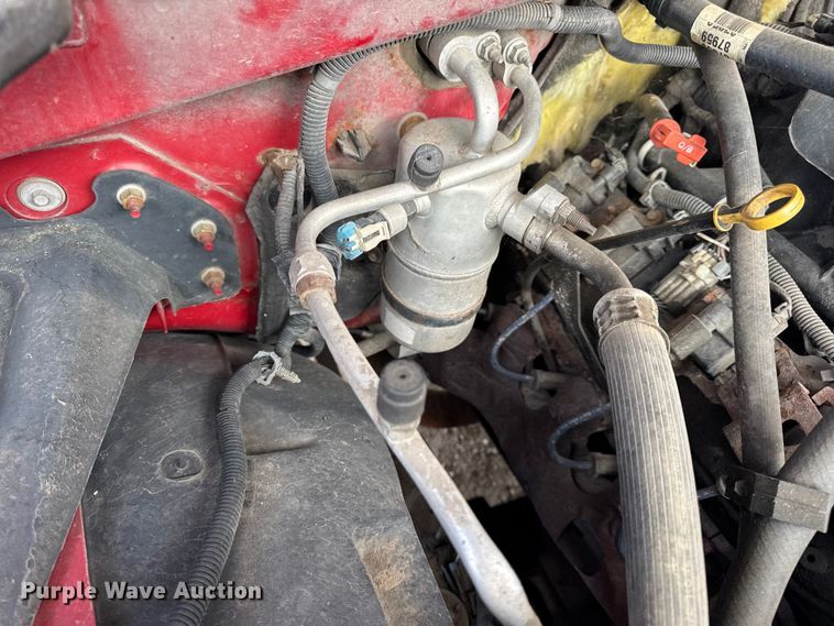 image for item DW6724 2005 GMC Sierra 2500HD utility bed pickup truck