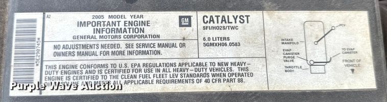 image for item DW6724 2005 GMC Sierra 2500HD utility bed pickup truck