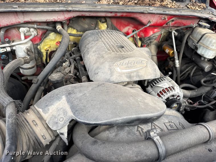 image for item DW6724 2005 GMC Sierra 2500HD utility bed pickup truck