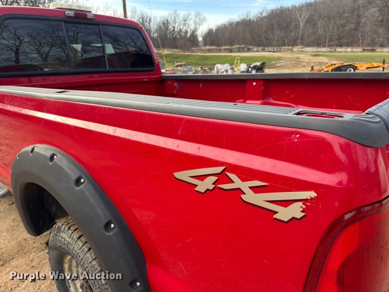 image for item DW6725 2001 Ford F250 Super Duty XLT SuperCab pickup truck