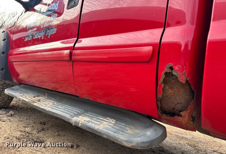 image for item DW6725 2001 Ford F250 Super Duty XLT SuperCab pickup truck