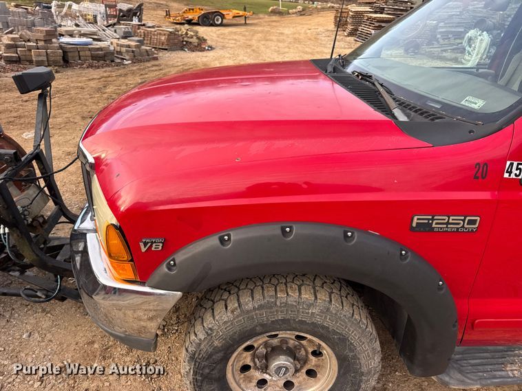 image for item DW6725 2001 Ford F250 Super Duty XLT SuperCab pickup truck