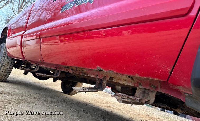 image for item DW6725 2001 Ford F250 Super Duty XLT SuperCab pickup truck