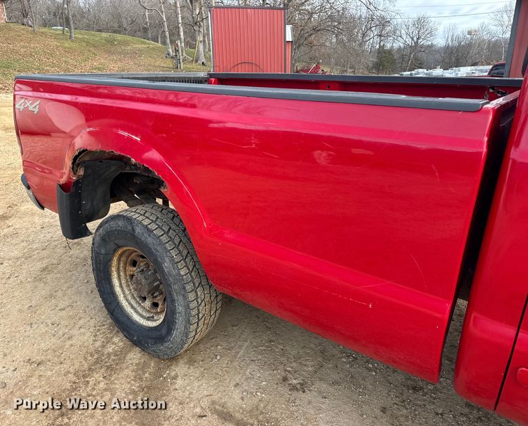 image for item DW6725 2001 Ford F250 Super Duty XLT SuperCab pickup truck