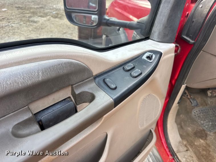 image for item DW6725 2001 Ford F250 Super Duty XLT SuperCab pickup truck