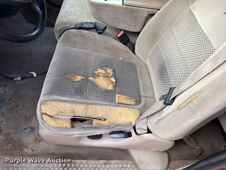 image for item DW6725 2001 Ford F250 Super Duty XLT SuperCab pickup truck