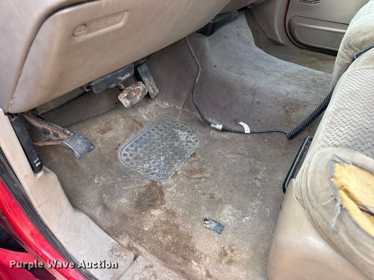 image for item DW6725 2001 Ford F250 Super Duty XLT SuperCab pickup truck