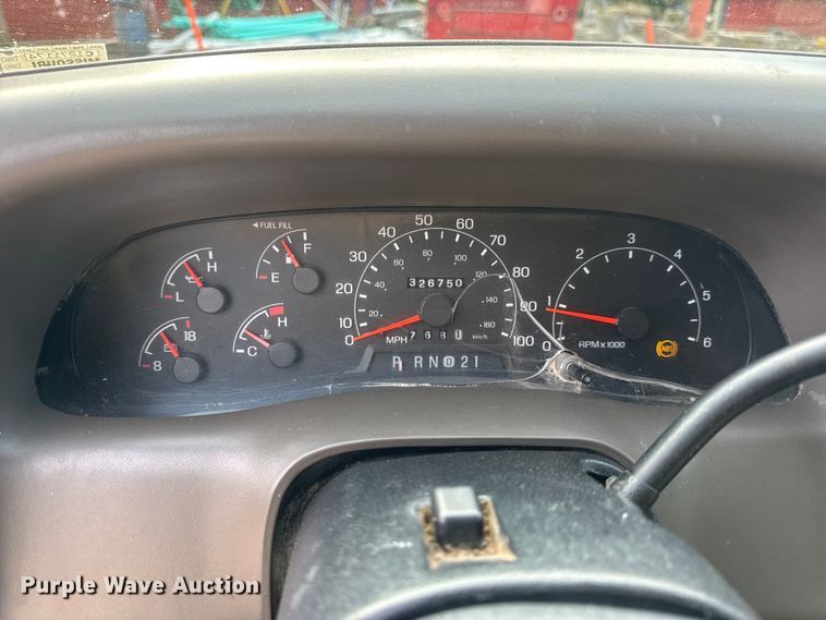 image for item DW6725 2001 Ford F250 Super Duty XLT SuperCab pickup truck