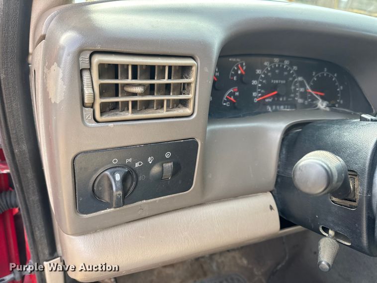 image for item DW6725 2001 Ford F250 Super Duty XLT SuperCab pickup truck