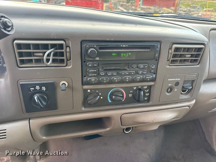 image for item DW6725 2001 Ford F250 Super Duty XLT SuperCab pickup truck