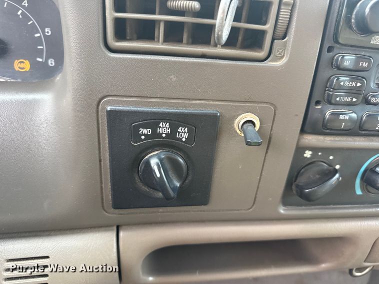 image for item DW6725 2001 Ford F250 Super Duty XLT SuperCab pickup truck