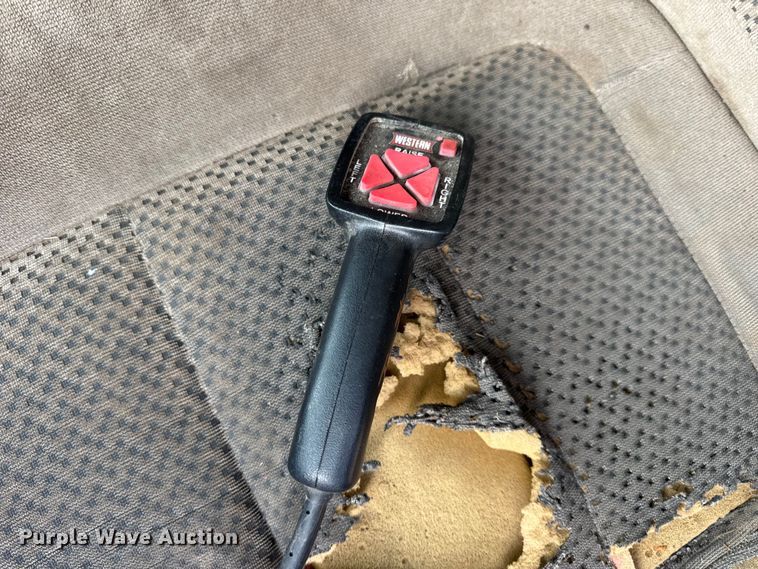 image for item DW6725 2001 Ford F250 Super Duty XLT SuperCab pickup truck