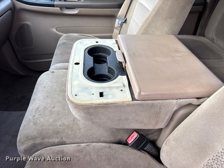 image for item DW6725 2001 Ford F250 Super Duty XLT SuperCab pickup truck