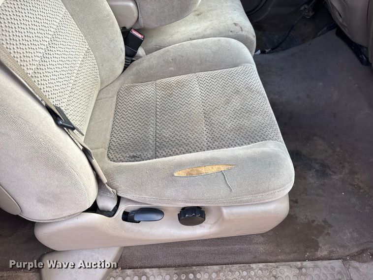 image for item DW6725 2001 Ford F250 Super Duty XLT SuperCab pickup truck