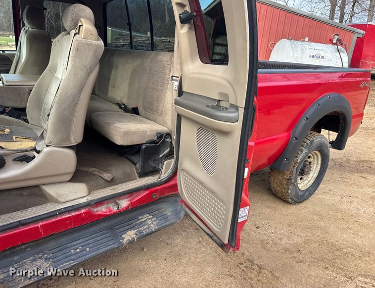 image for item DW6725 2001 Ford F250 Super Duty XLT SuperCab pickup truck