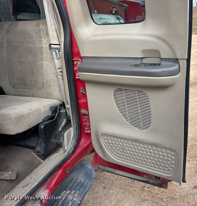 image for item DW6725 2001 Ford F250 Super Duty XLT SuperCab pickup truck