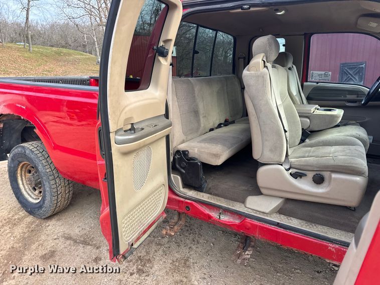 image for item DW6725 2001 Ford F250 Super Duty XLT SuperCab pickup truck