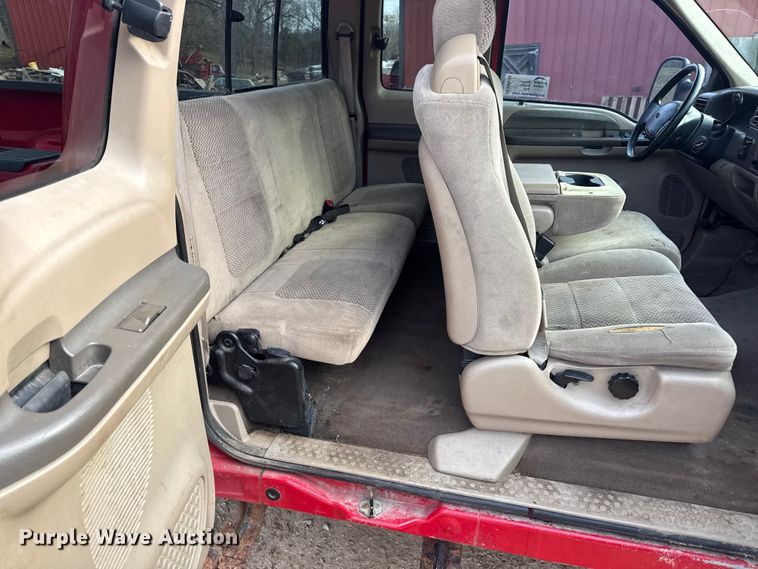 image for item DW6725 2001 Ford F250 Super Duty XLT SuperCab pickup truck