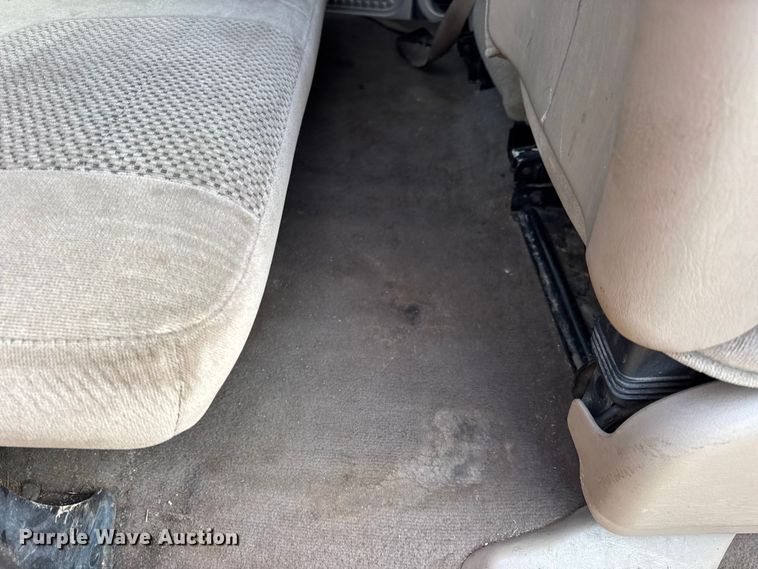 image for item DW6725 2001 Ford F250 Super Duty XLT SuperCab pickup truck