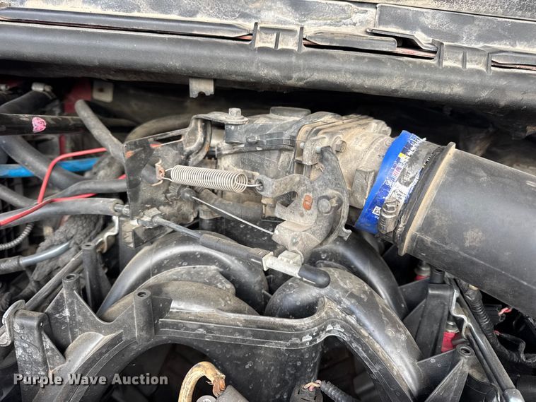 image for item DW6725 2001 Ford F250 Super Duty XLT SuperCab pickup truck