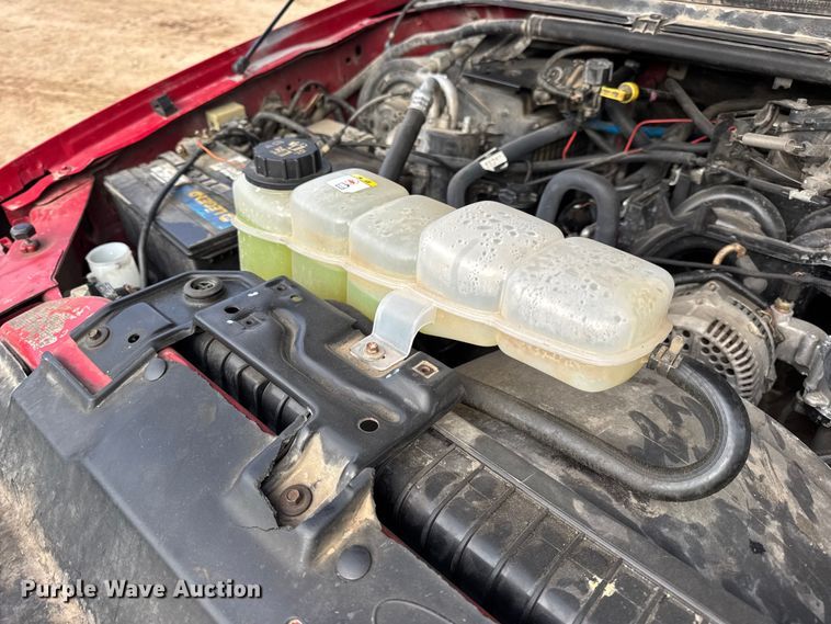 image for item DW6725 2001 Ford F250 Super Duty XLT SuperCab pickup truck