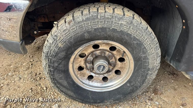 image for item DW6725 2001 Ford F250 Super Duty XLT SuperCab pickup truck