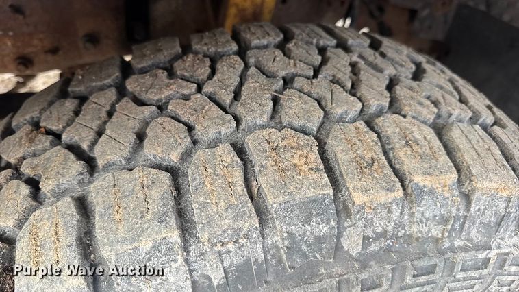 image for item DW6725 2001 Ford F250 Super Duty XLT SuperCab pickup truck