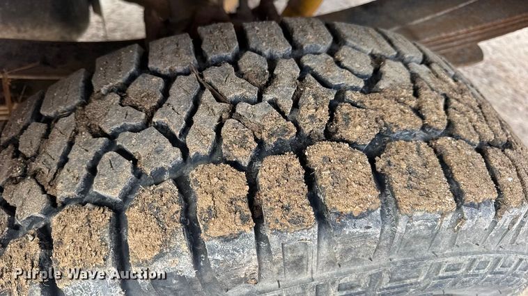 image for item DW6725 2001 Ford F250 Super Duty XLT SuperCab pickup truck