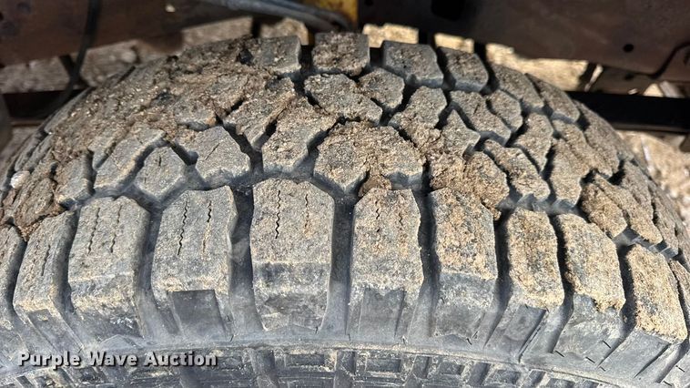 image for item DW6725 2001 Ford F250 Super Duty XLT SuperCab pickup truck