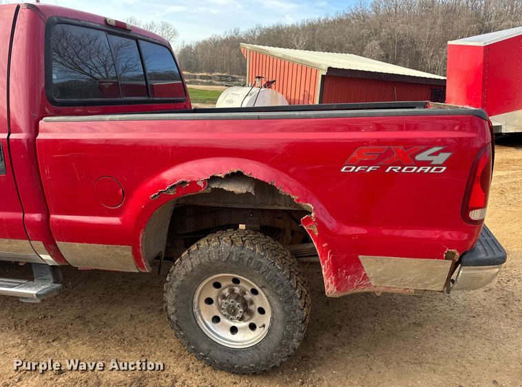 image for item DW6729 2004 Ford F250 Super Duty XLT Crew Cab pickup truck