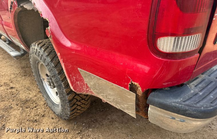 image for item DW6729 2004 Ford F250 Super Duty XLT Crew Cab pickup truck