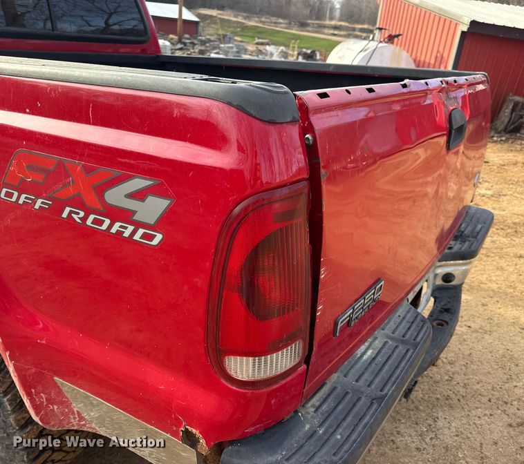 image for item DW6729 2004 Ford F250 Super Duty XLT Crew Cab pickup truck