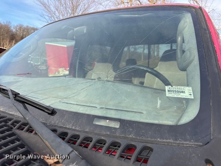 image for item DW6729 2004 Ford F250 Super Duty XLT Crew Cab pickup truck